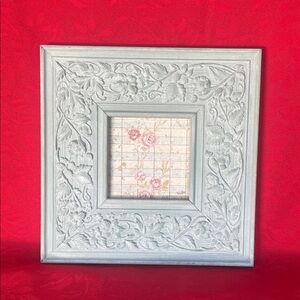 Vintage-Inspired Floral Picture Frame - Light Gray